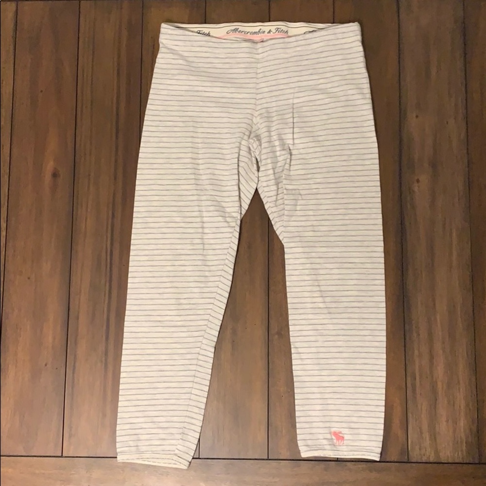 Abercrombie & Fitch cream & grey Capri legging